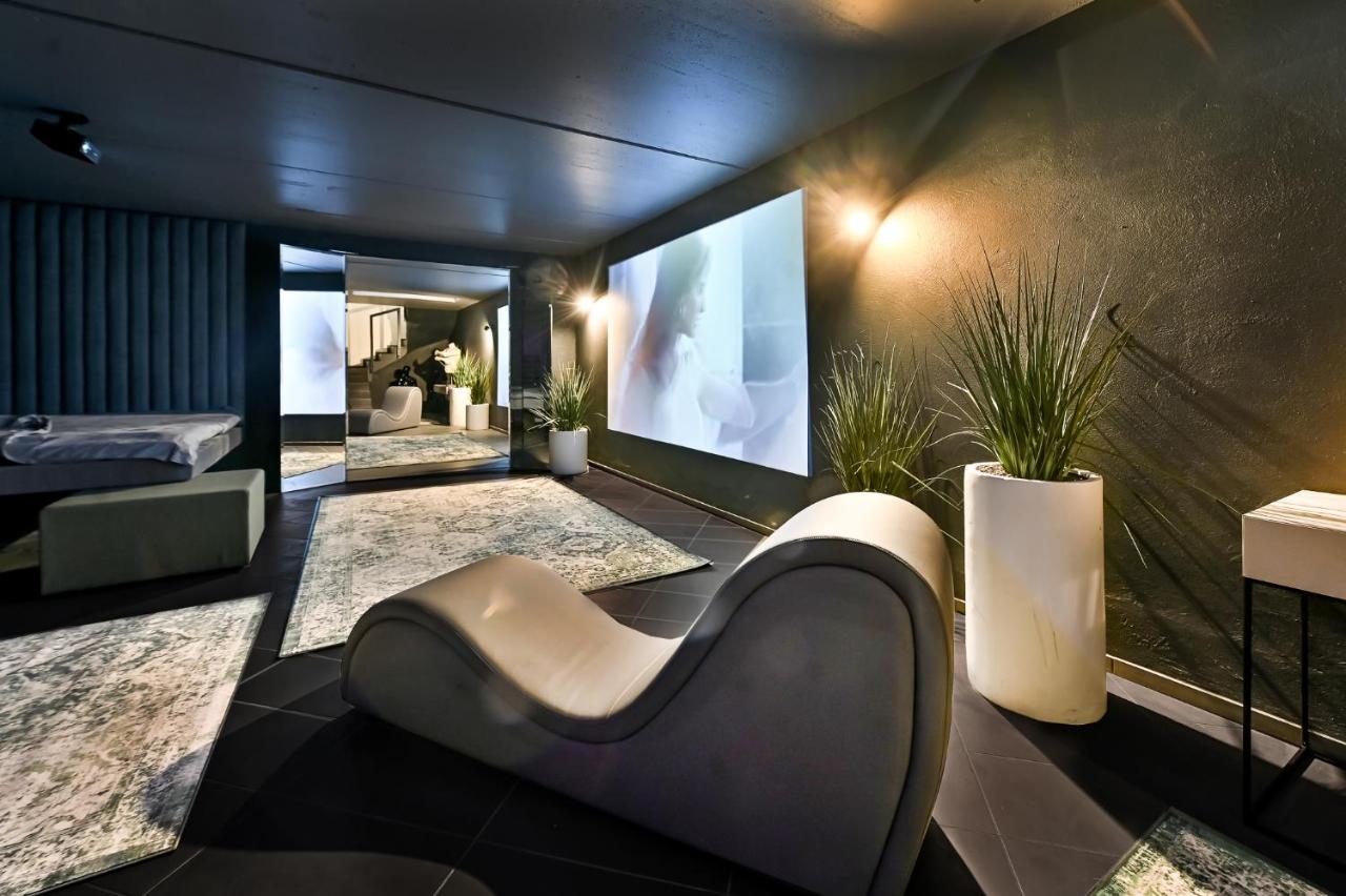 Jacuzzi Cinema Loft Daire Kaunas Dış mekan fotoğraf