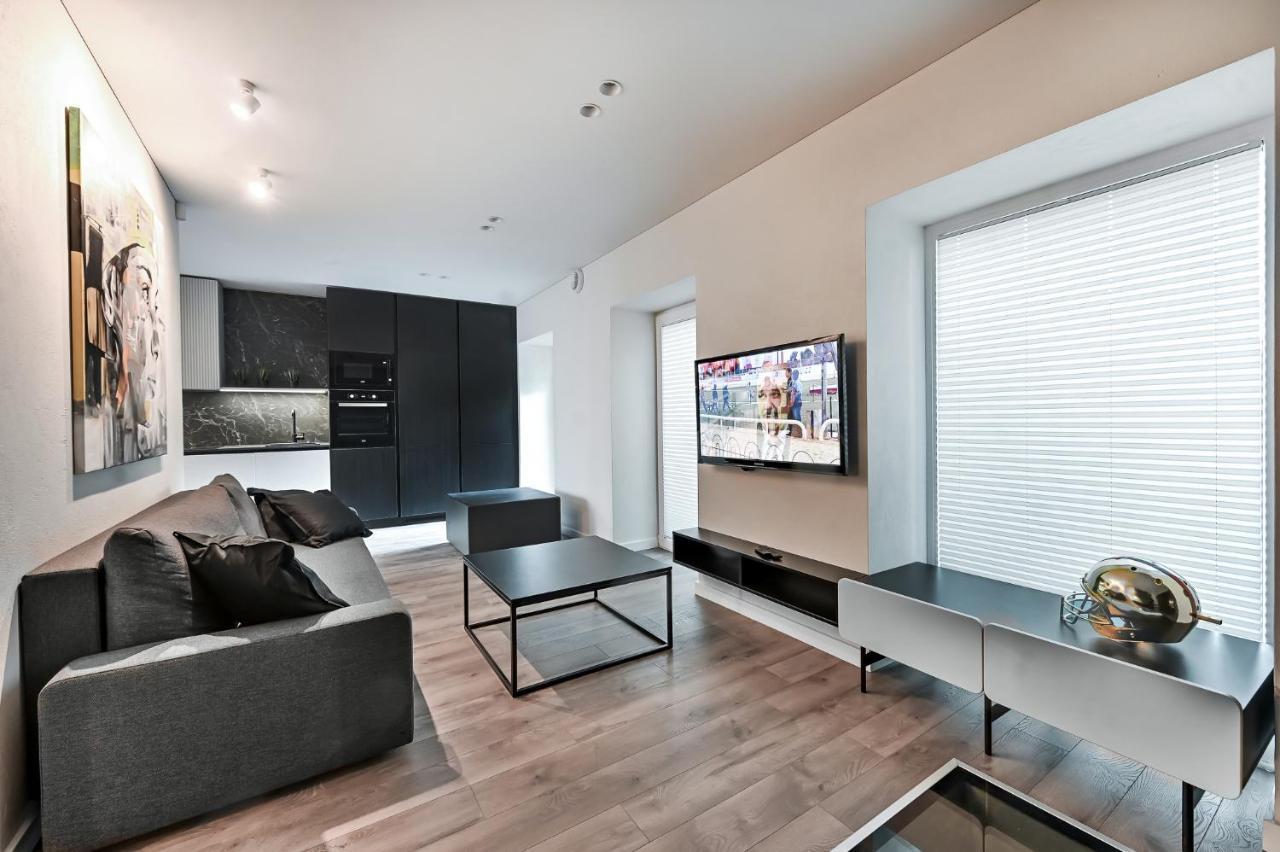 Jacuzzi Cinema Loft Daire Kaunas Dış mekan fotoğraf