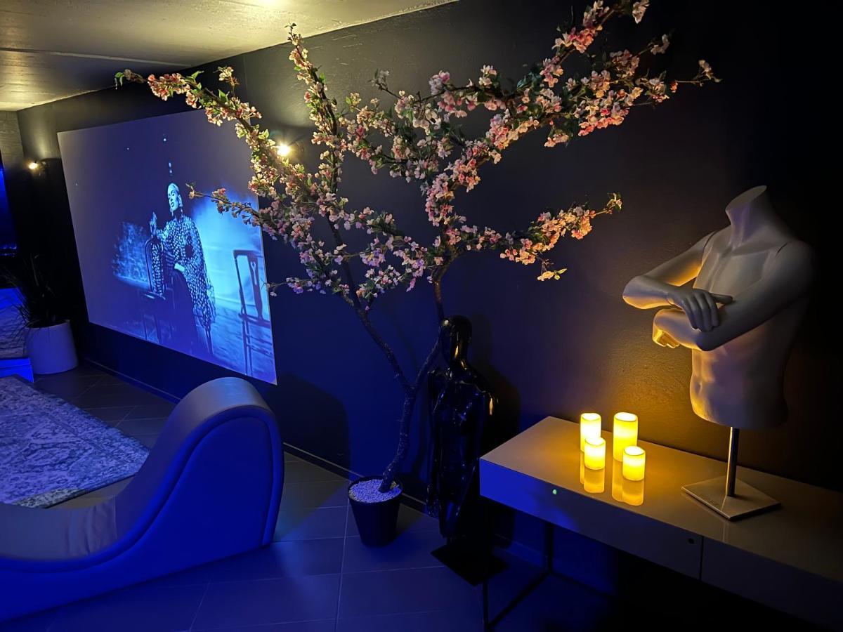 Jacuzzi Cinema Loft Daire Kaunas Dış mekan fotoğraf